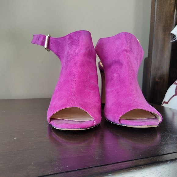 SOLD!! Vince Camuto Olivia Open Toe heels, Pink/Fuchsia Suede, Womens Size 7.5 - Picture 1 of 5
